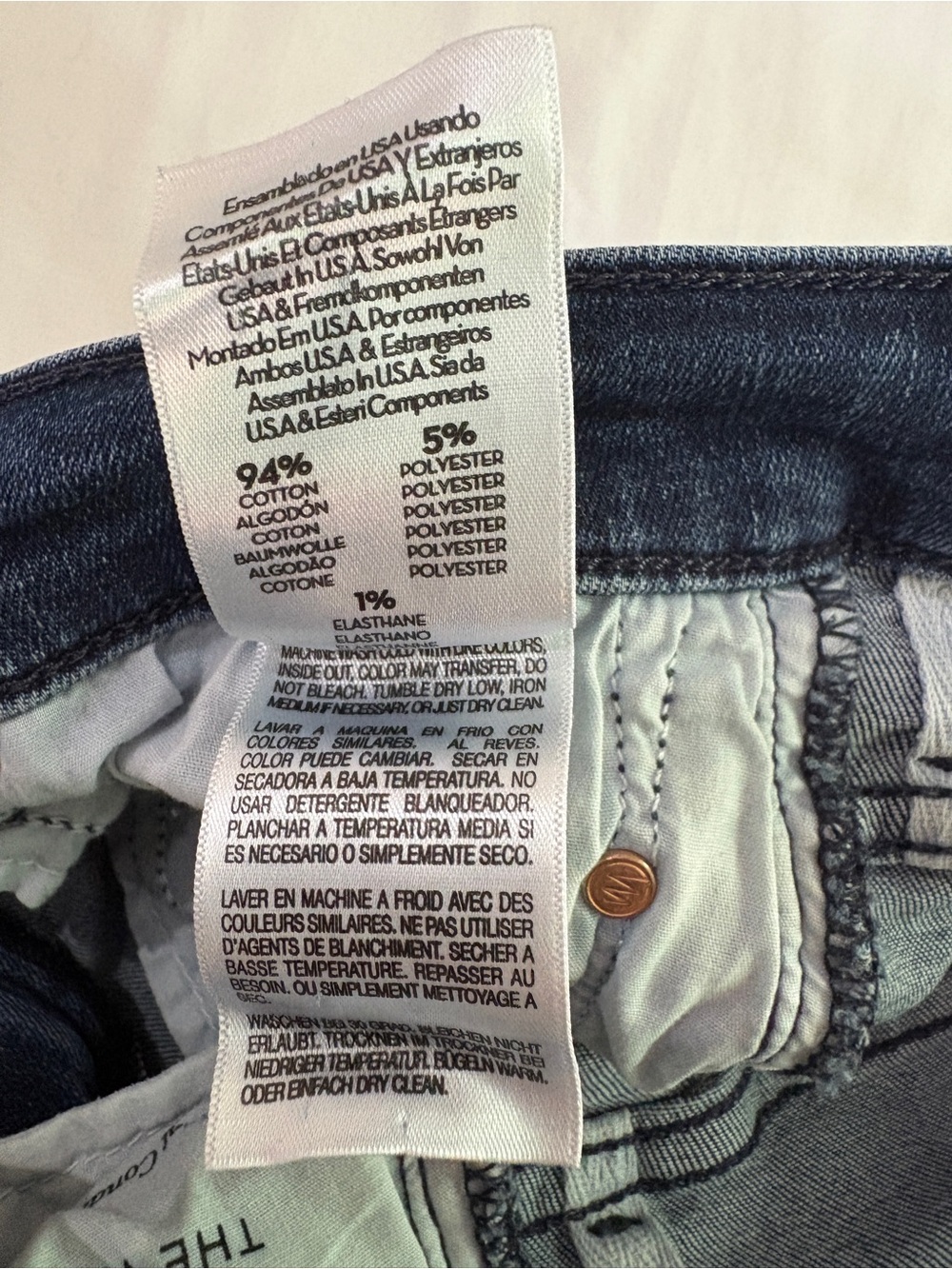 MOTHER The Weekender Fray Mid-Rise Flare Jeans in Mint Condition Medium Wash 28 - Picture 7 of 14
